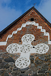 "Niin uljaana ja kauniina taas seisoo paikallaan kirkko Pyh&auml;n Olavin, ja katsoo tulevaan."